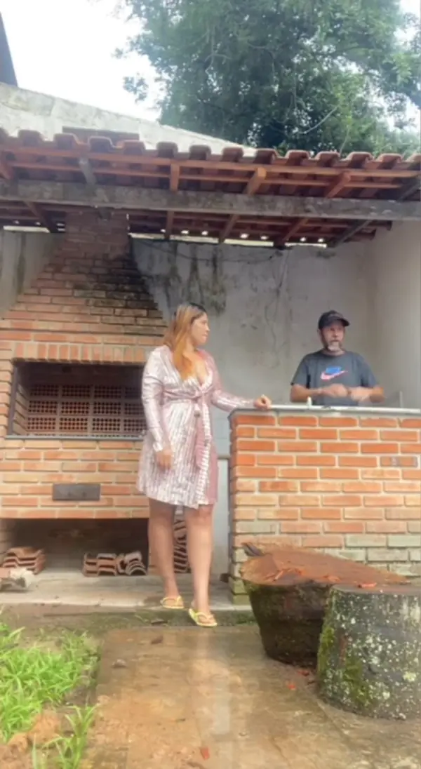 Pedreiro pegando a malandra e comendo esse rabo quente