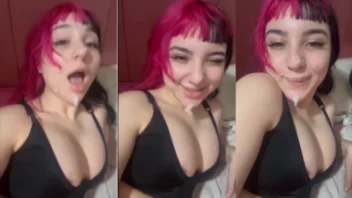 Belle Belinha com rostinho gozado após mamada intensa