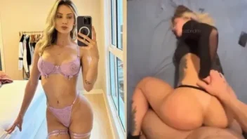 Sabrina de Martine com a buceta empinada flagrada na intimidade