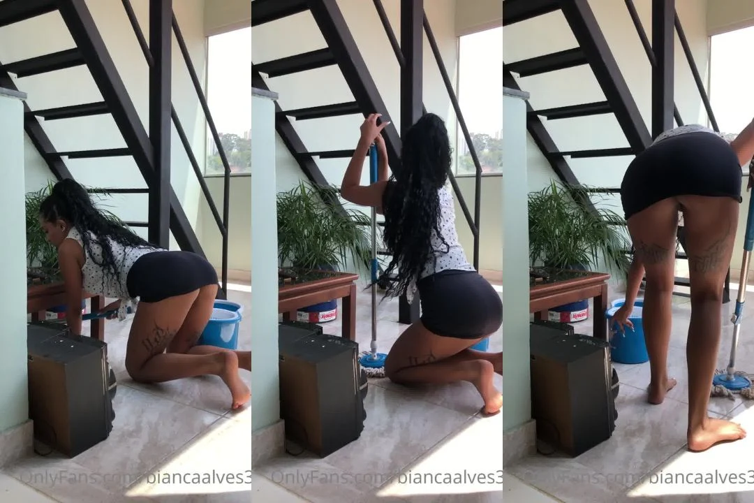 Bianca Alves mostra a buceta peluda limpando a casa de quatro